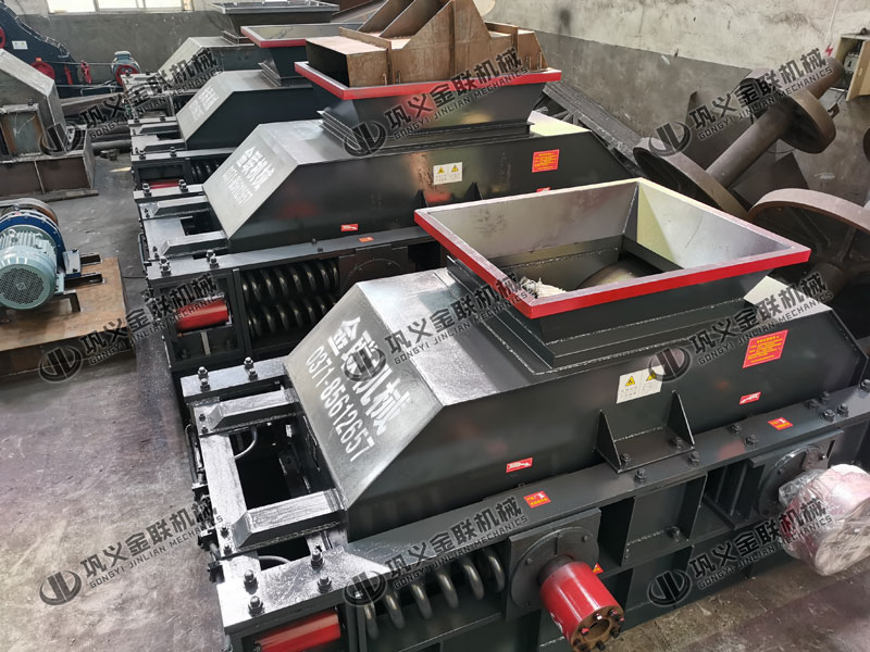 小型對(duì)輥式破碎機(jī)的價(jià)格是多少錢一臺(tái)，有哪些型號(hào)推薦？