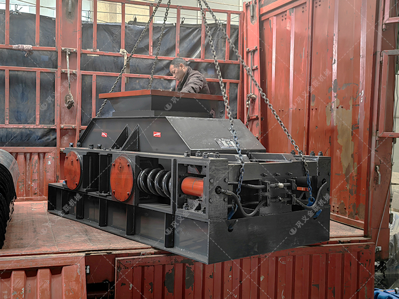 800x600型單臺對輥破碎機發(fā)貨 發(fā)往廣西 800x600型單臺對輥破碎機發(fā)貨 發(fā)往廣西