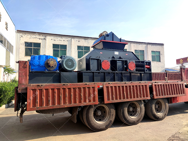 2PG1200x800大型對輥破碎機發(fā)貨 發(fā)往山東 2PG1200x800大型對輥破碎機發(fā)貨 發(fā)往山東