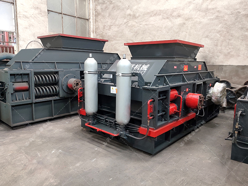 1200x800型液壓對輥制砂機(jī)發(fā)往烏魯木齊 鵝卵石制砂 1200x800型液壓對輥制砂機(jī)發(fā)往烏魯木齊 鵝卵石制砂