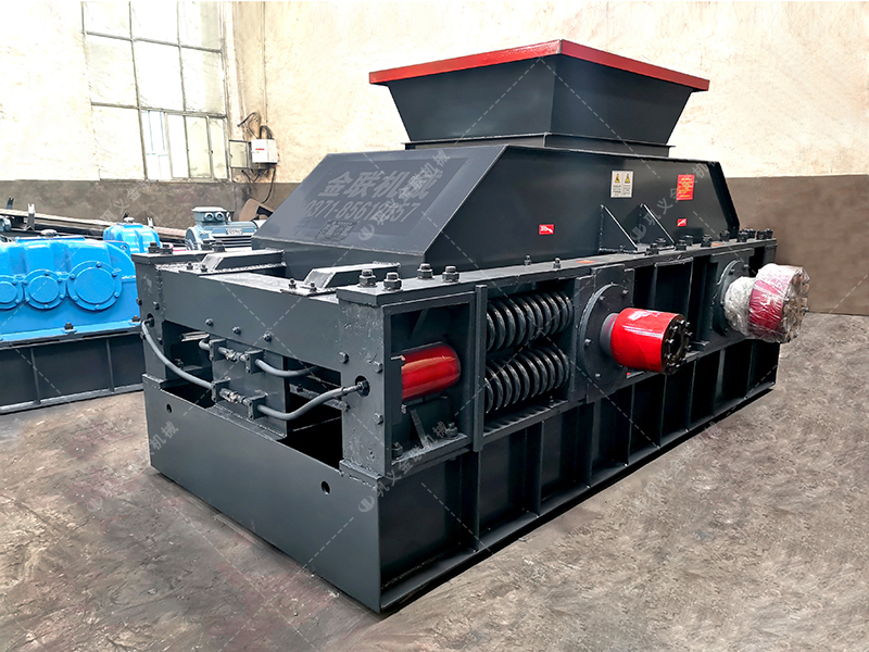 破碎鵝卵石大型鵝卵石破碎機設備發貨圖片