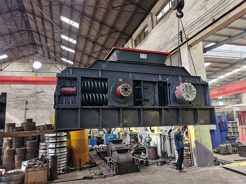 1500x1000型對(duì)輥制砂機(jī) 大型制砂機(jī)發(fā)往內(nèi)蒙古 1500x1000型對(duì)輥制砂機(jī) 大型制砂機(jī)發(fā)往內(nèi)蒙古