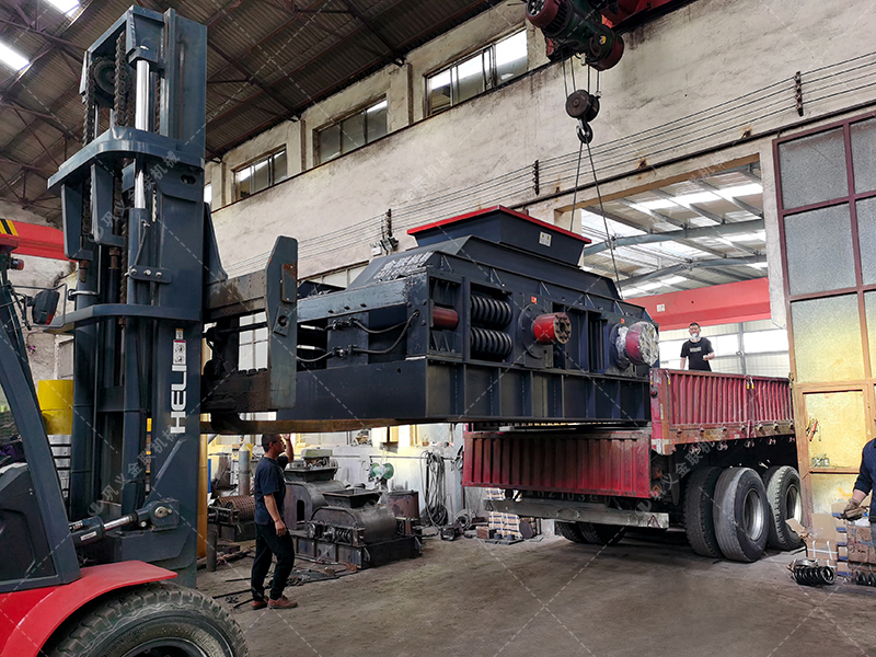 1500x1000型對(duì)輥制砂機(jī) 大型制砂機(jī)發(fā)往內(nèi)蒙古 1500x1000型對(duì)輥制砂機(jī) 大型制砂機(jī)發(fā)往內(nèi)蒙古