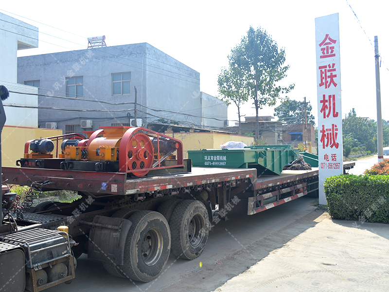 對輥機(jī),直線篩發(fā)貨圖片_發(fā)往廣東肇慶_處理干粉沙漿 對輥機(jī),直線篩發(fā)貨圖片_發(fā)往廣東肇慶_處理干粉沙漿