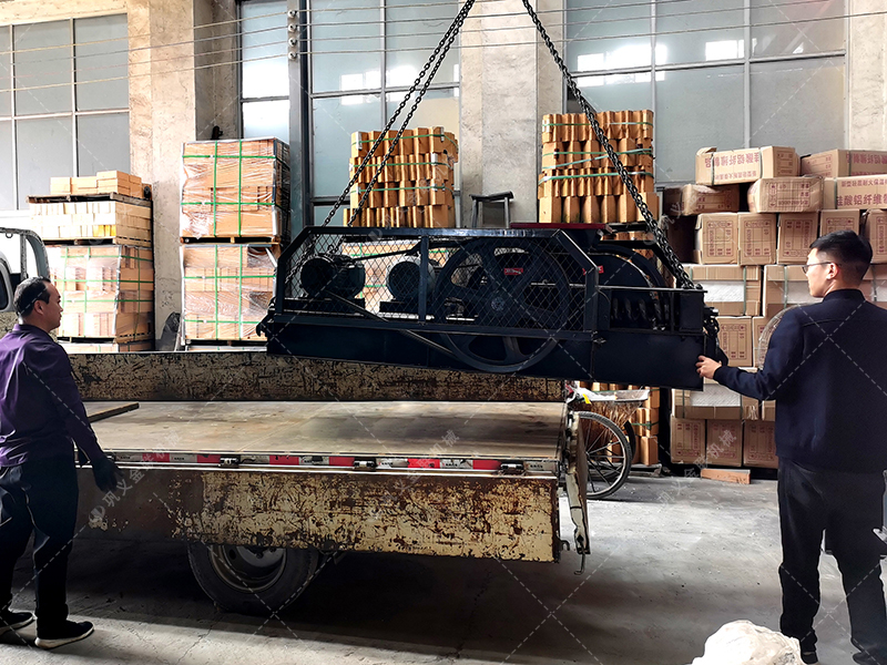 2PG400X250對輥破碎機發貨圖片_發往湖南長沙_破碎焦沫