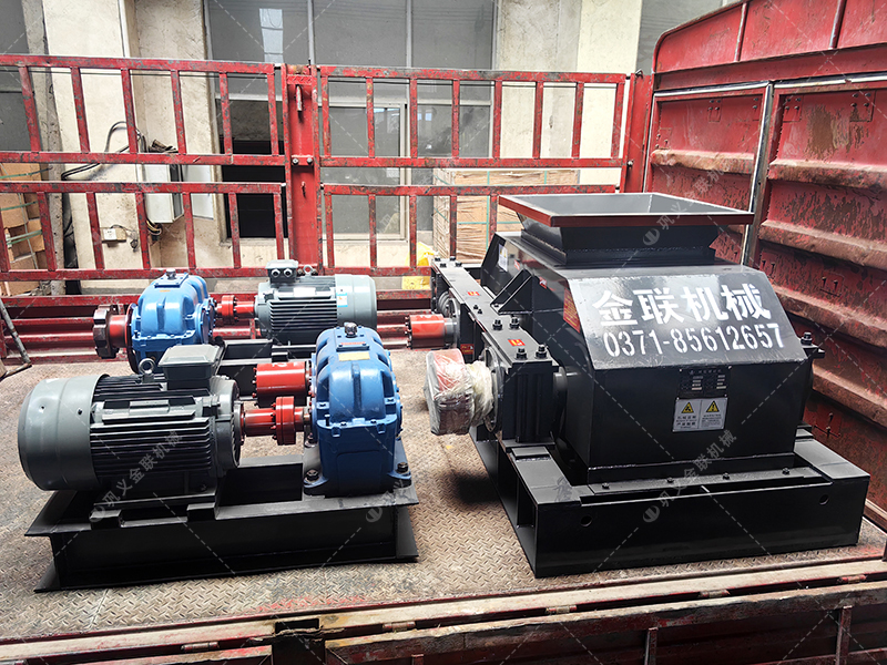 800x600型對輥破碎機發貨 破碎河卵石