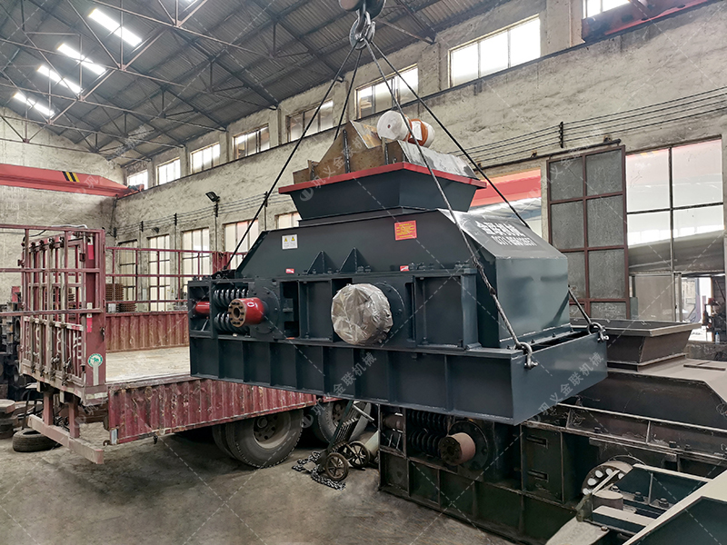 2PG1000X700對輥破碎機發貨圖片_發往湖北恩施_鵝卵石制砂 2PG1000X700對輥破碎機發貨圖片_發往湖北恩施_鵝卵石制砂