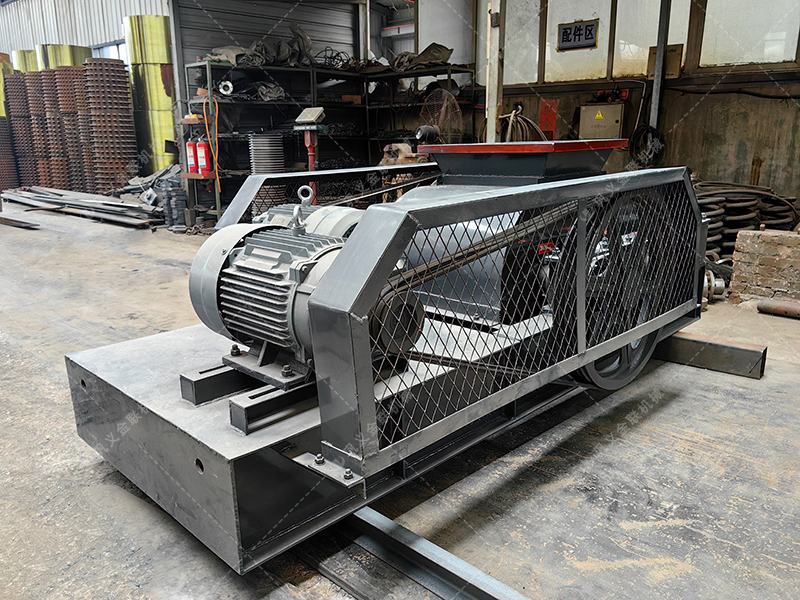 為何眾多混凝土再生廠家，都將雙齒輥破碎機視為生產線的 “定海神針”？?