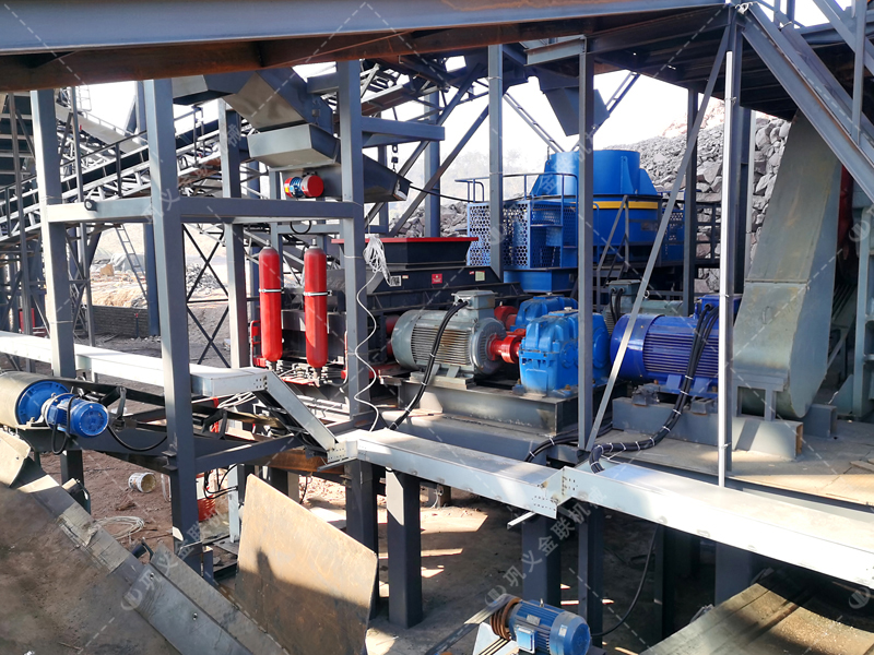 砂石業(yè)“產(chǎn)能成本雙難”?液壓對輥制砂機給出破局新解 砂石業(yè)“產(chǎn)能成本雙難”?液壓對輥制砂機給出破局新解